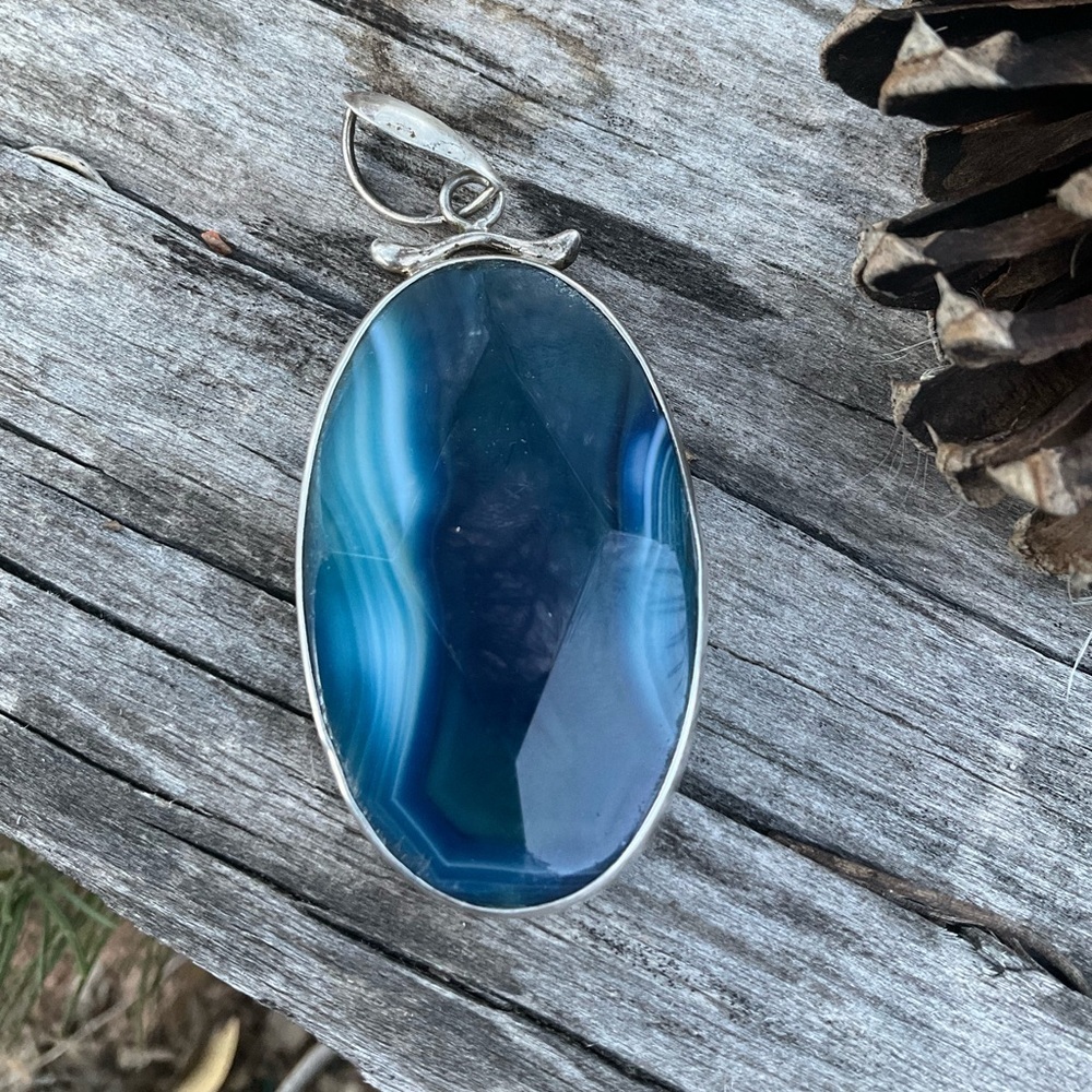 Banded Blue Agate Pendant - Picture 2 of 6